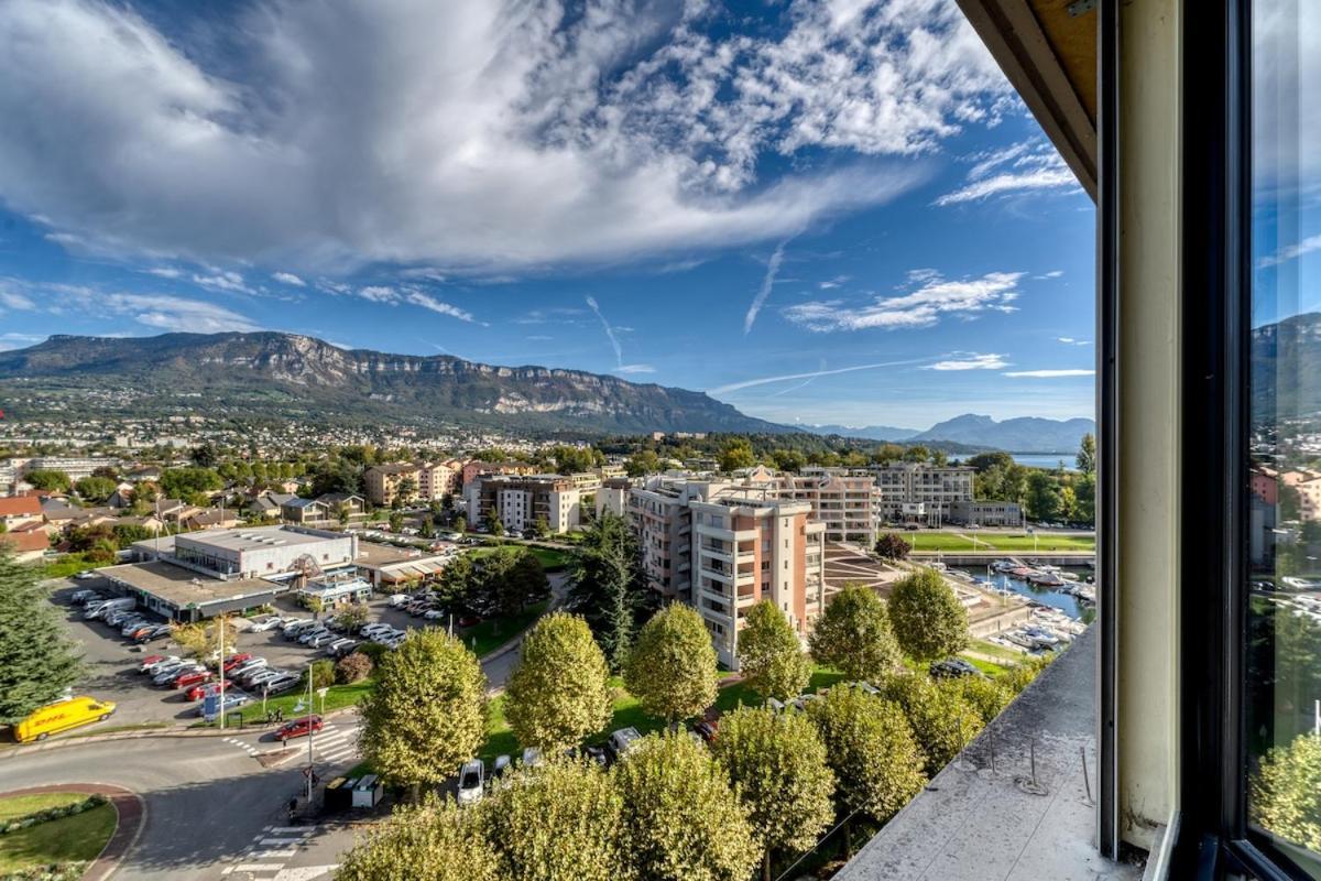 Avec Vue Panoramique Sur Le Du Bourget *